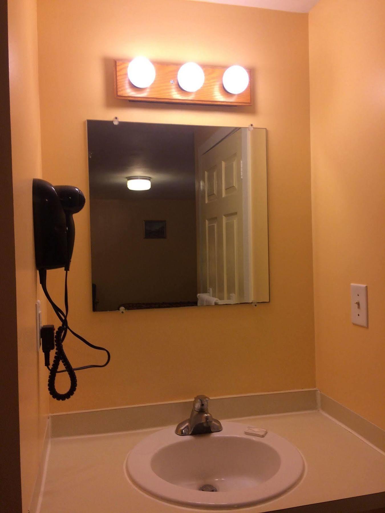 Oswego Inn Extérieur photo